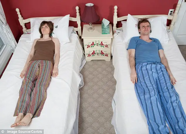 12 Parejas compartieron la razón por la que duermen en “Cuartos Separados”