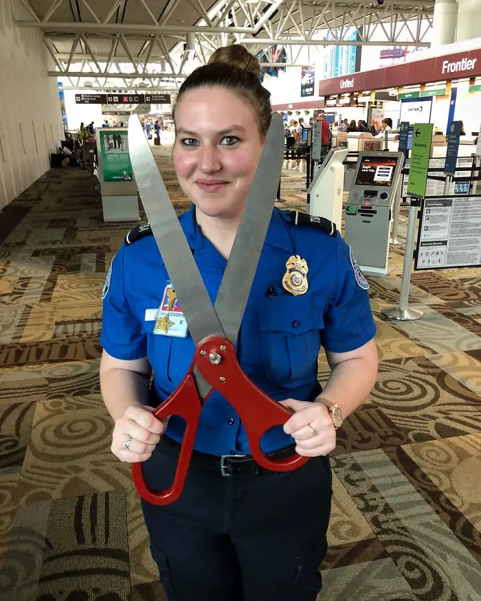 La seguridad de un Aeropuerto creó una cuenta de Instagram para publicar las cosas más raras que han confiscado [13 Fotos]