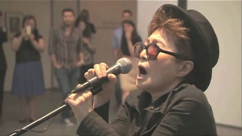 Las 9 cosas más raras que ha hecho Yoko Ono en toda su “carrera”