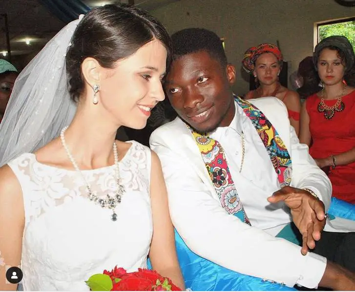 Mujer rusa se casó con un nigeriano y mostró las 13 Cosas más impactantes que tuvo que aprender en su matrimonio