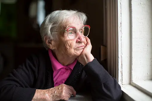 Una mujer que decidió no tener hijos reflexionó sobre su decisión ahora que tiene 85 años
