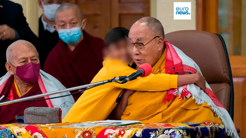7 Puntos para entender la polémica del Dalai Lama y su beso con un niño