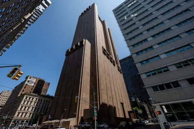 ¿Por qué existe un Edificio SIN VENTANAS en pleno Nueva York?