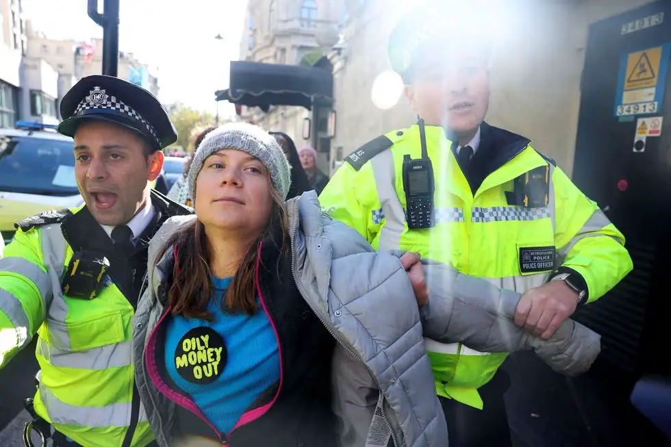 8 Cosas que pasaron durante el ARRESTO de Greta Thunberg en Londres