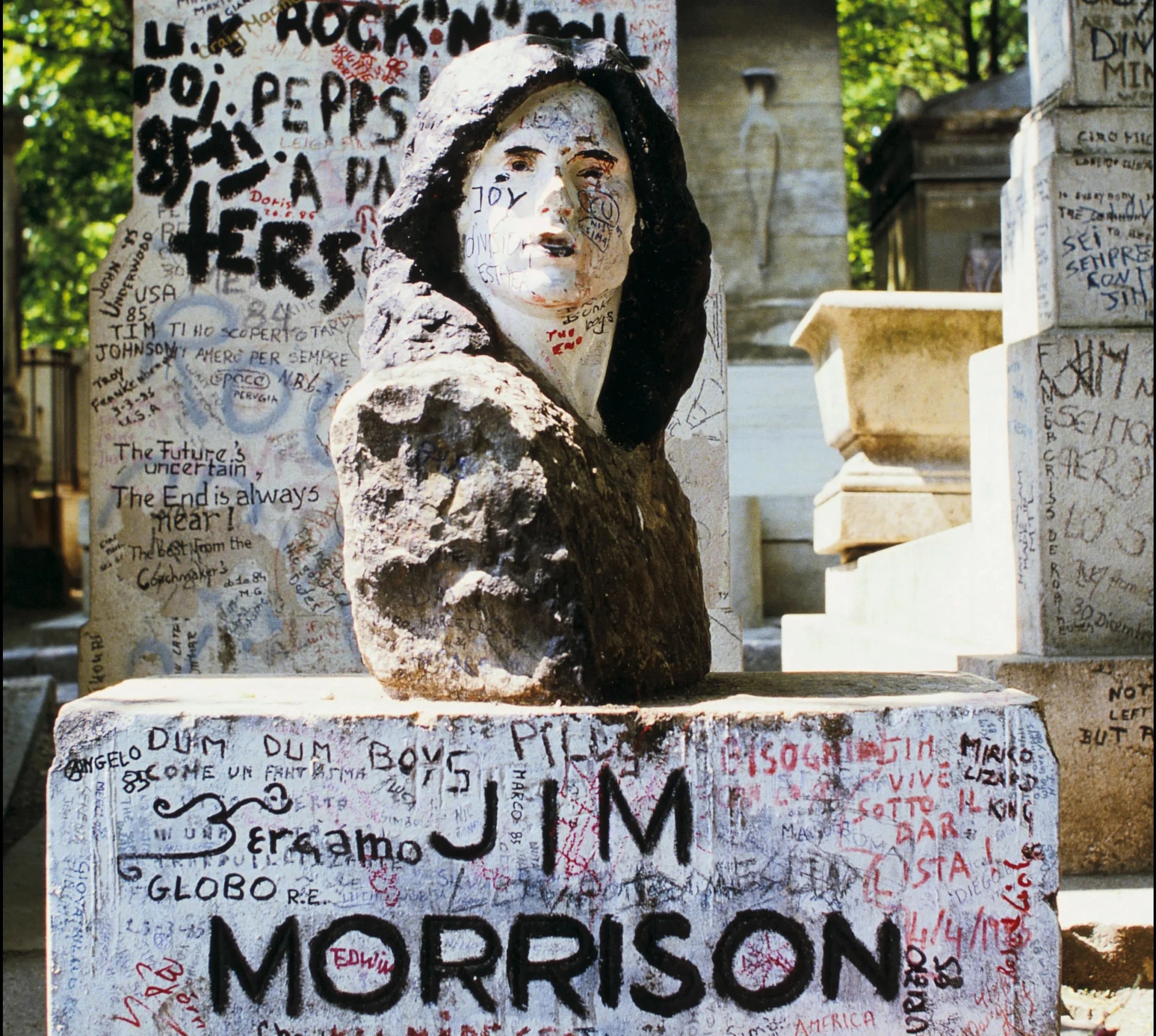6 Datos del ‘Insólito Hallazgo’ del busto de Jim Morrison tras su robo hace 37 años