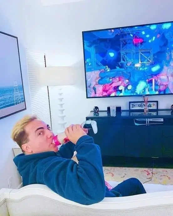 6 Datos de la ‘Polémica de Cristian Castro’ y su rara obsesión por tomar leche en biberón