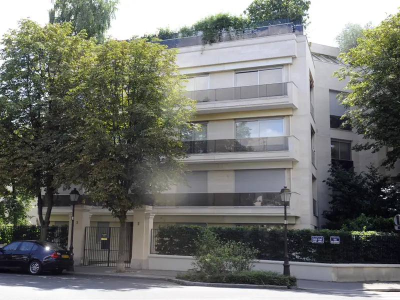 4. Vive en un departamento  sencillo