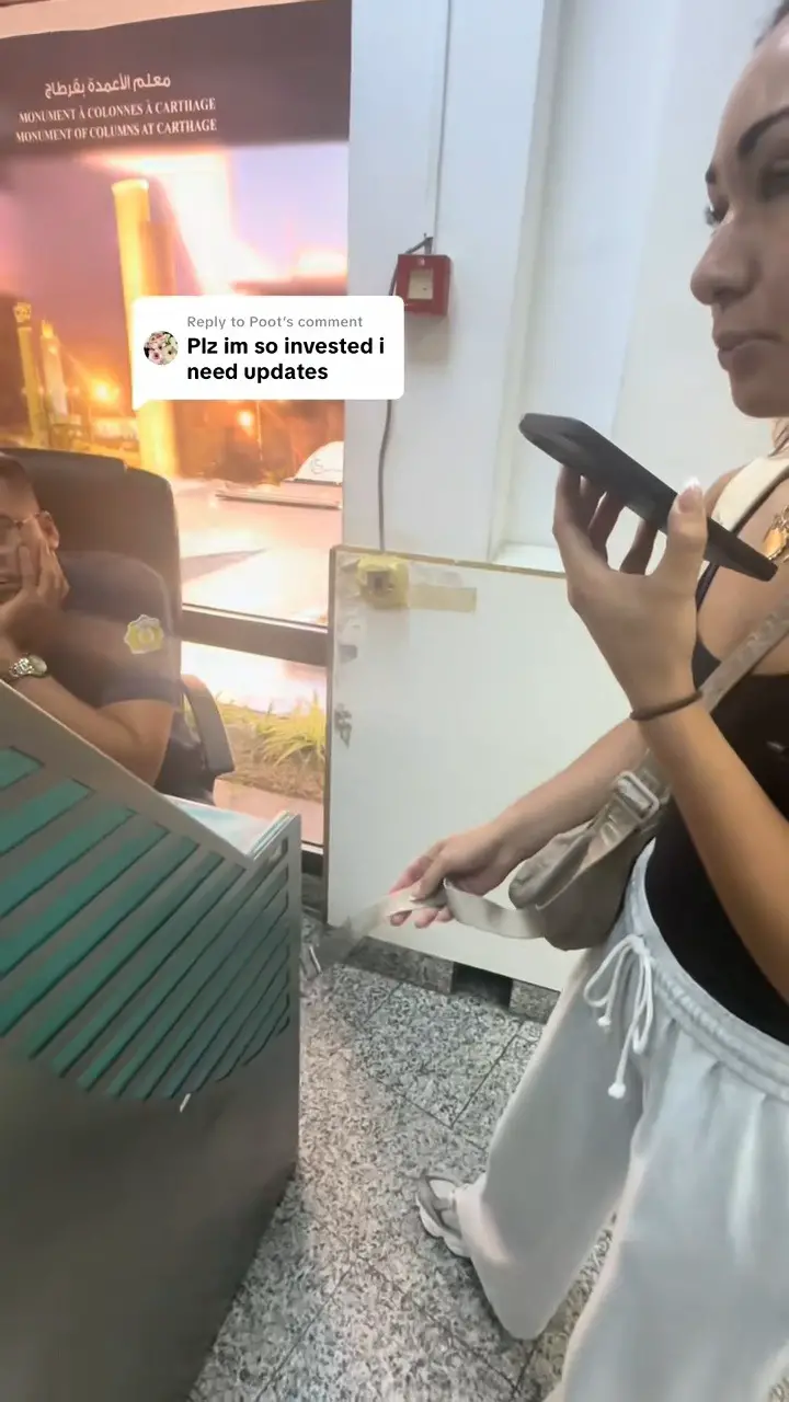2. El empleado del aeropuerto "no las escuchó bien"