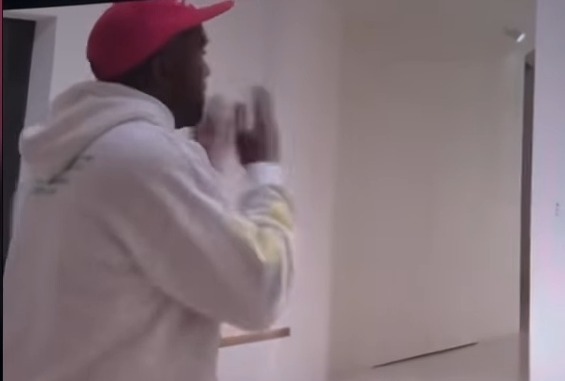 4. Kanye se puso su gorra MAGA en medio de la discusión