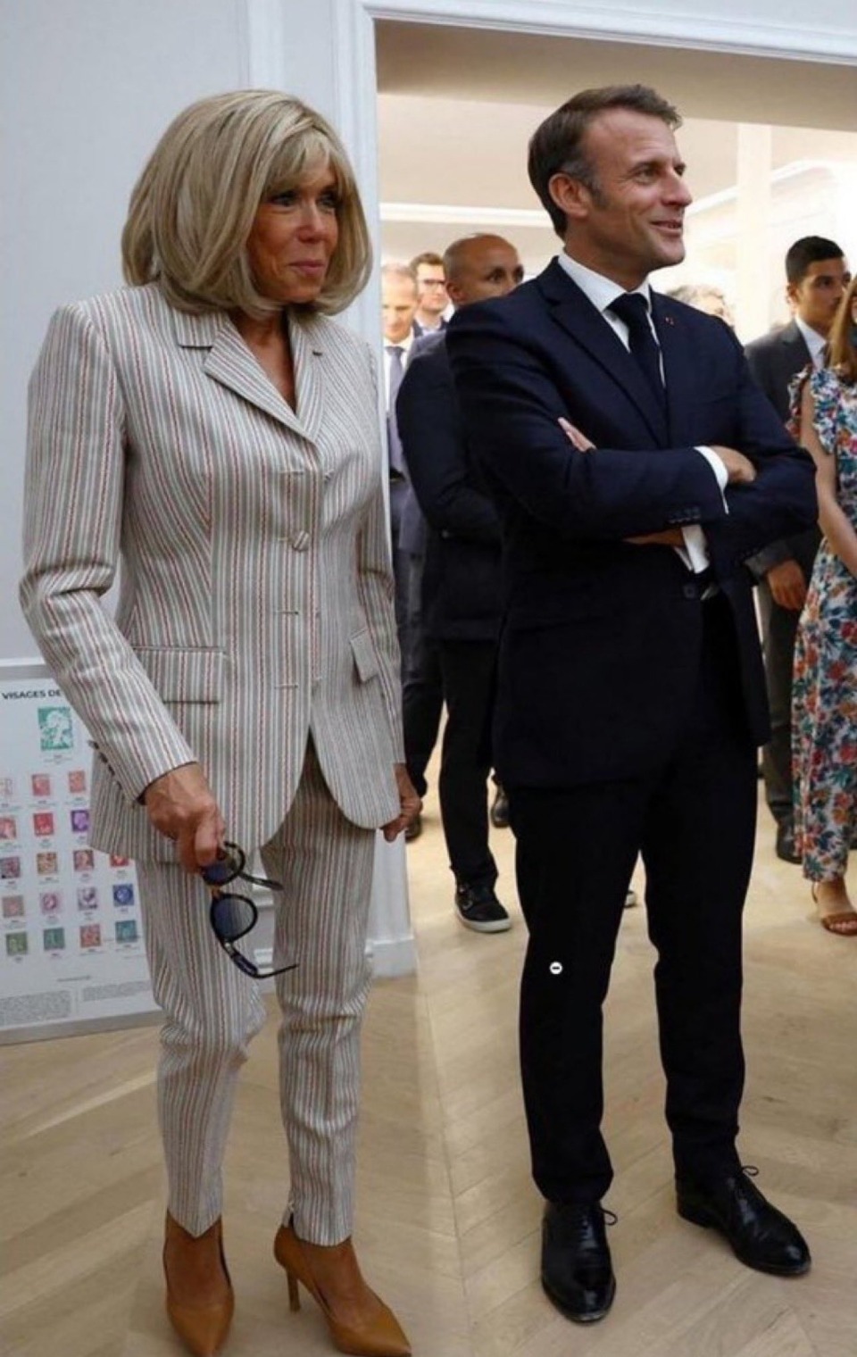5. Macron dice que defenderá "el honor de su esposa"