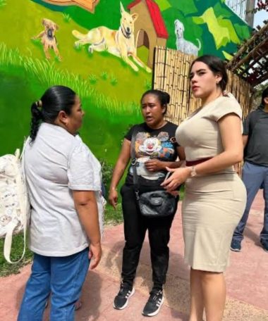 6 Datos de la “Mega Funa” de regidora que regaló una impresora a una escuela SIN ELECTRICIDAD