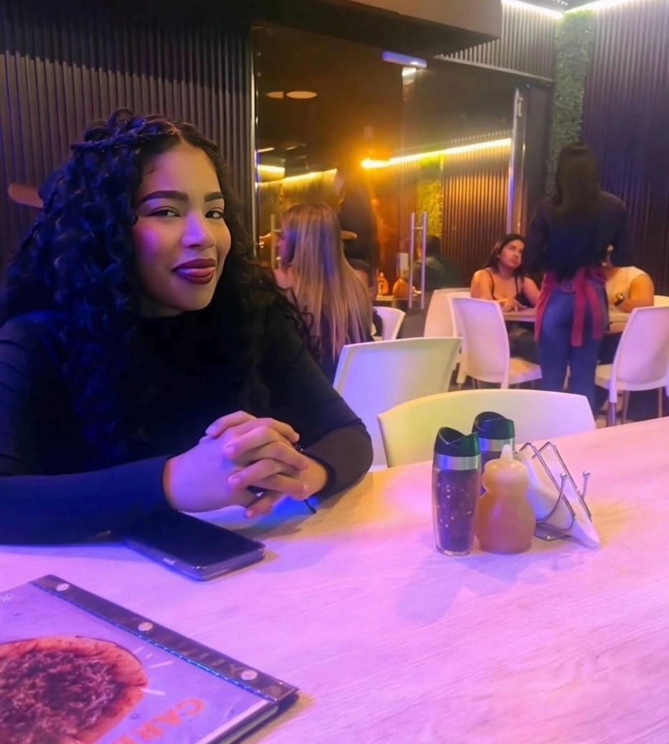 2. La novia vio el mensaje y la llamó con tranquilidad