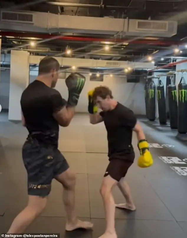 2. Compararon a Mark con un "enano alienígena"