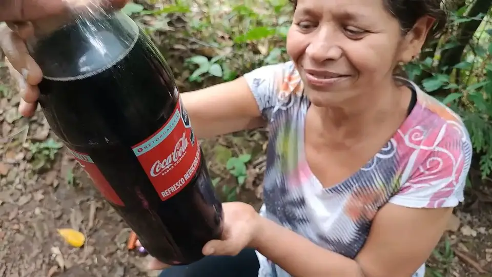 2. Doña Lety se hizo famosa pidiendo "coca"