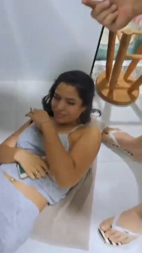 3. La encontró con un baby doll escondida