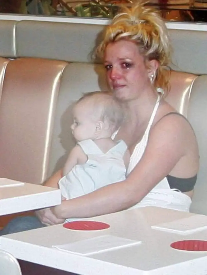 4. Britney fue 'puesta en solitario' en el psiquiátrico