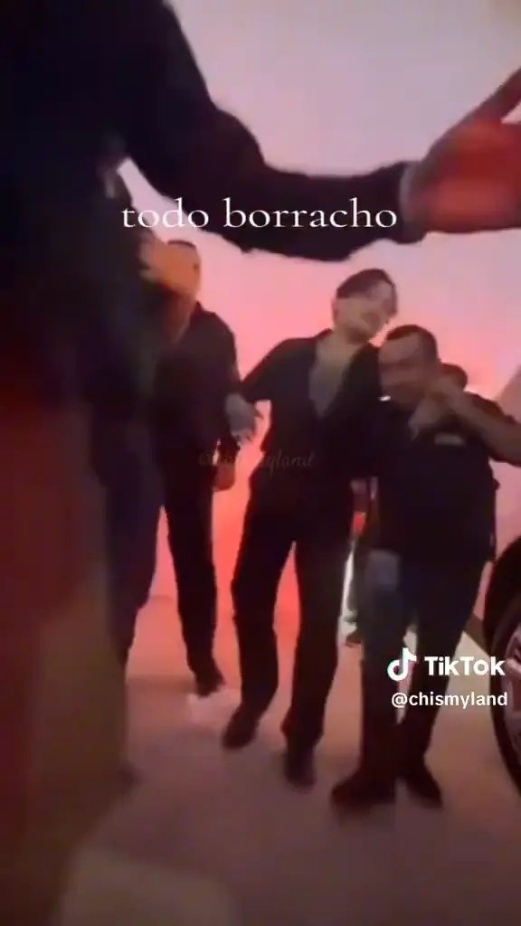 5. Tuvieron que ayudarlo a caminar