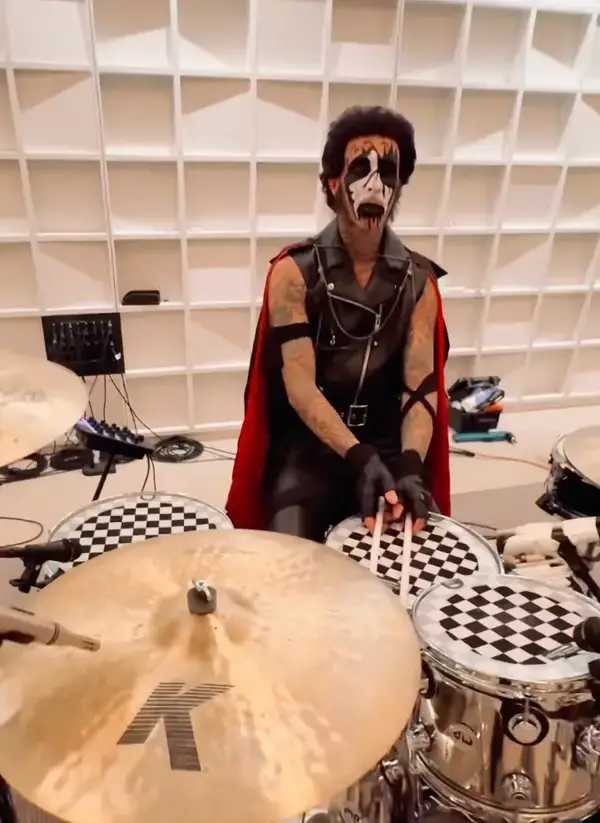 10. Travis Barker como "King Diamond"