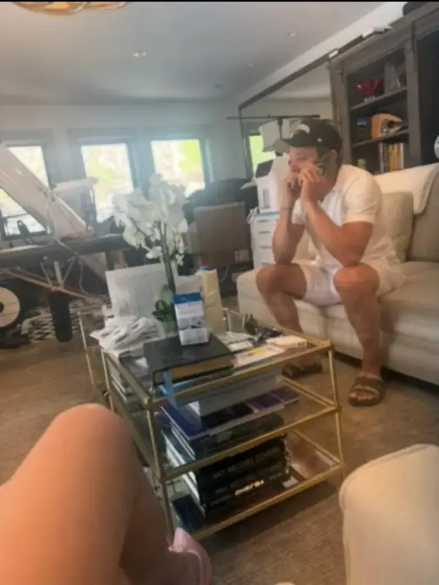 4. La amenazó con llamar a ICE para deportarla