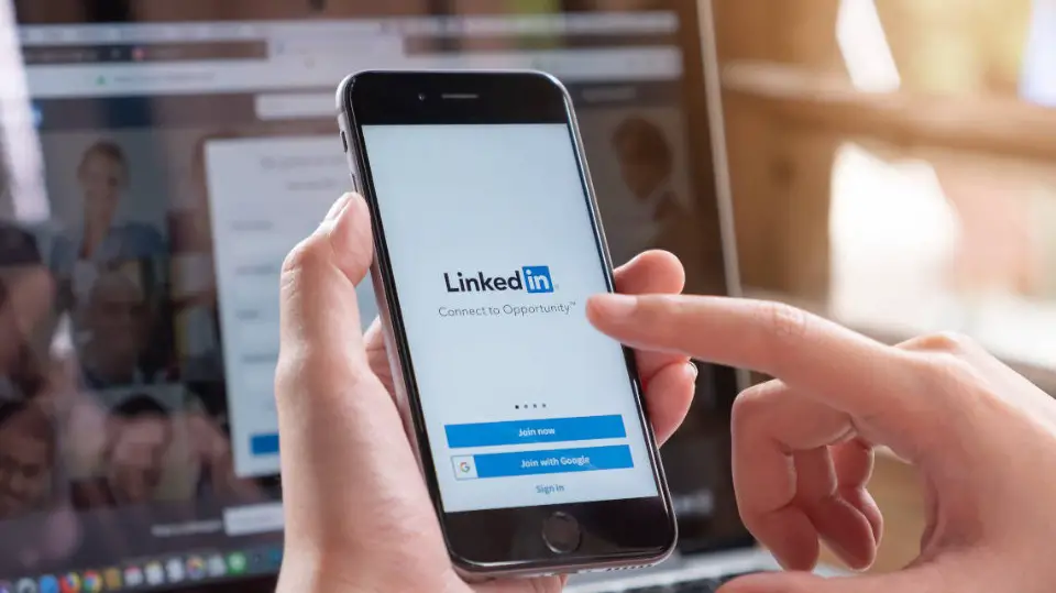 6. LinkedIn es el nuevo Instagram para narcisistas