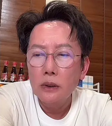 4. Está furioso porque Fátima sigue dando entrevistas