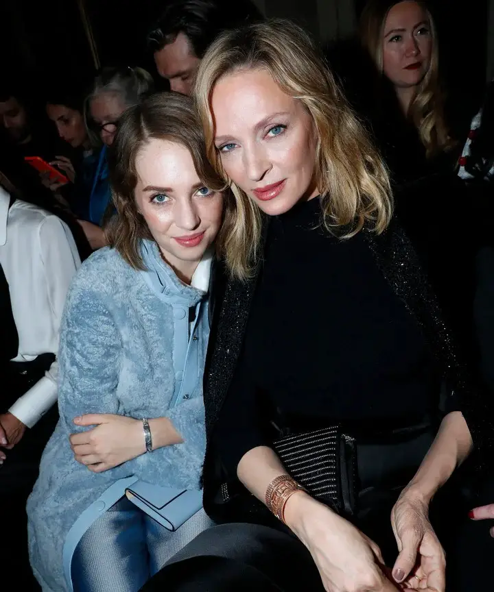 6. Maya le pidió permiso a su madre para hablar del tema