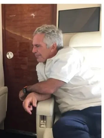 6. Gates viajó en el Lolita Express