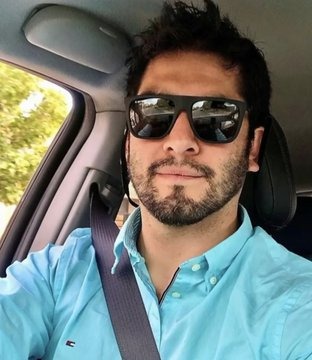 4. La noche anterior había tenido una fiesta