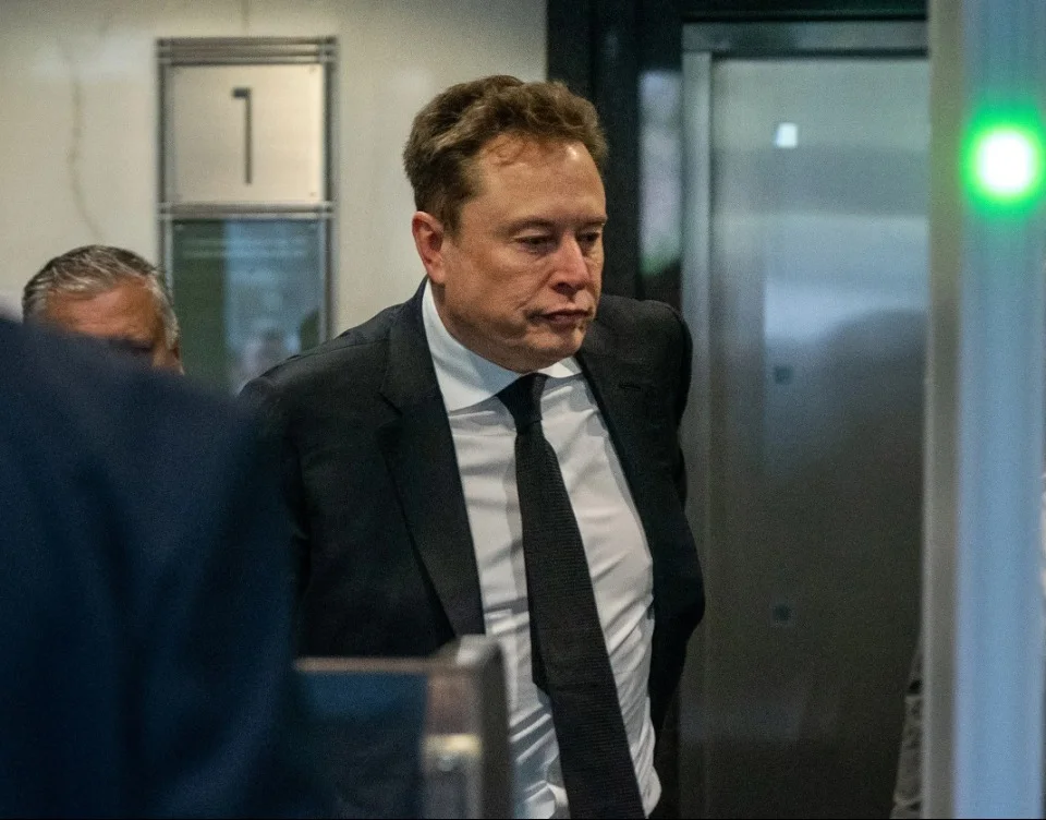 4. Elon pedía una cifra absurdamente alta